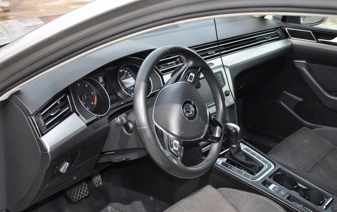 Volkswagen Passat cena 74500 przebieg: 110000, rok produkcji 2016 z Bielawa małe 154